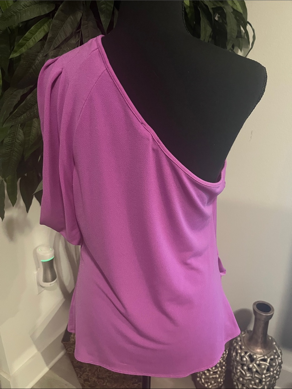 Express One-Shoulder Purple Top - Picture 4 of 5